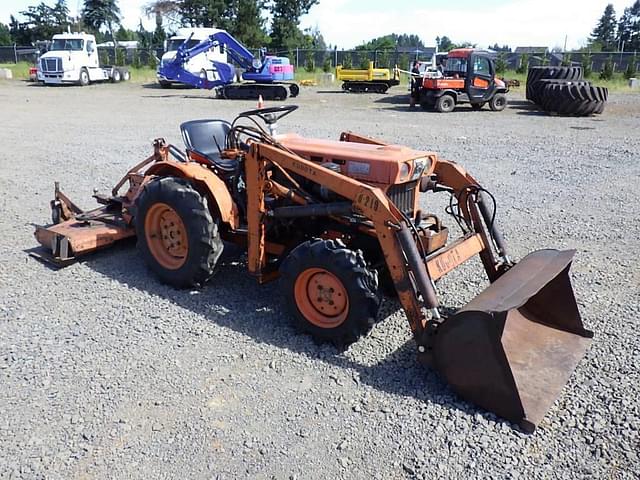 Image of Kubota B7100 equipment image 1