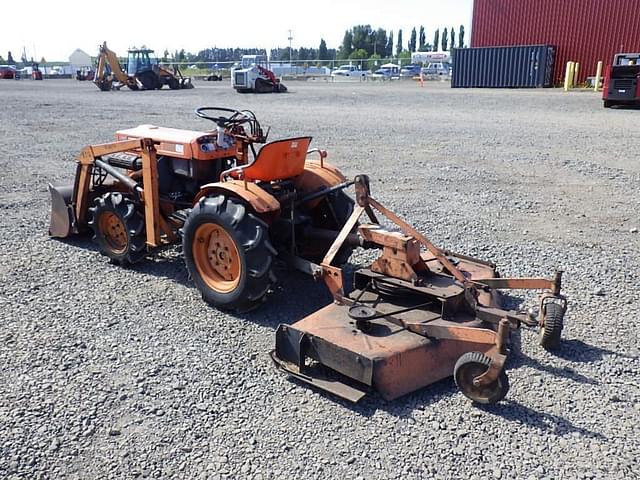 Image of Kubota B7100 equipment image 4