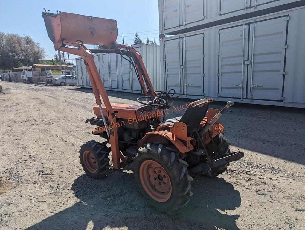 Image of Kubota B7100 Primary image