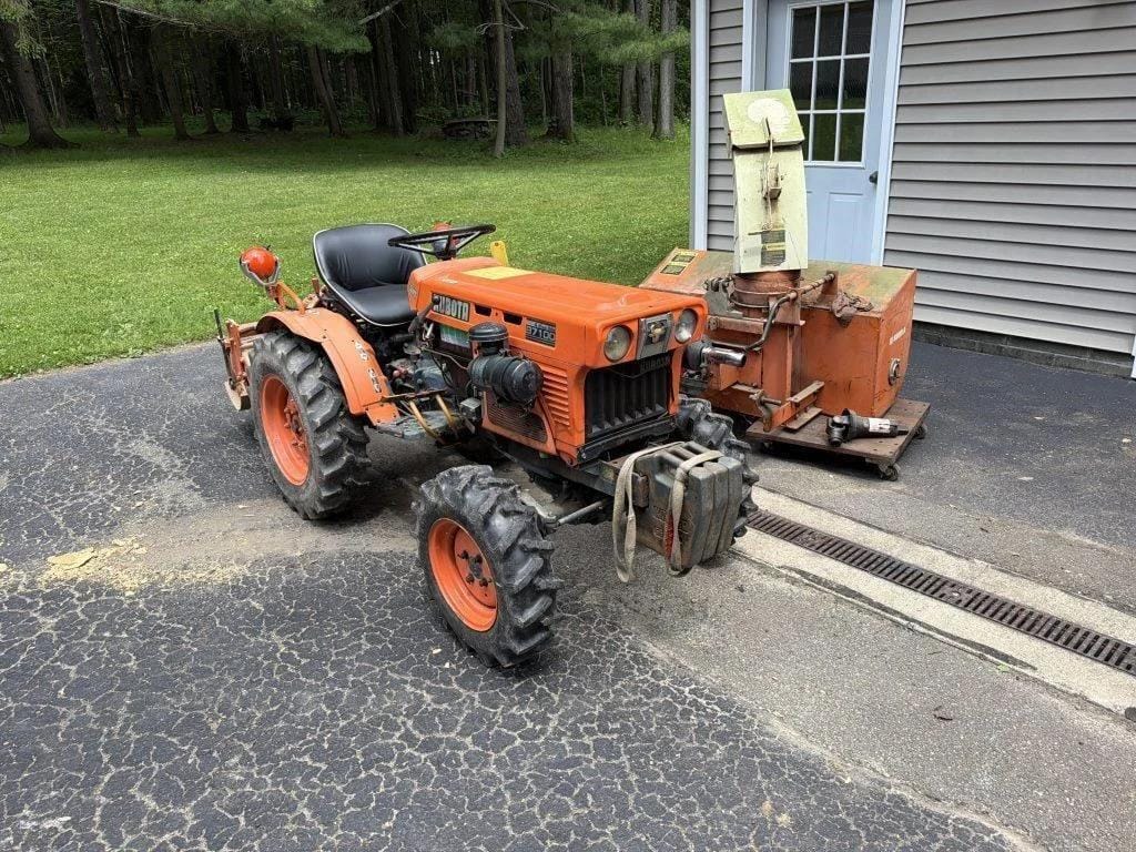 Kubota B7001 Equipment Image0