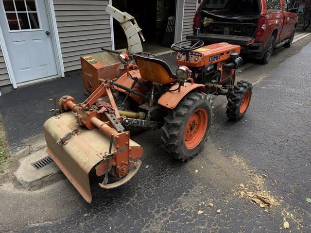 Image of Kubota B7001 equipment image 2