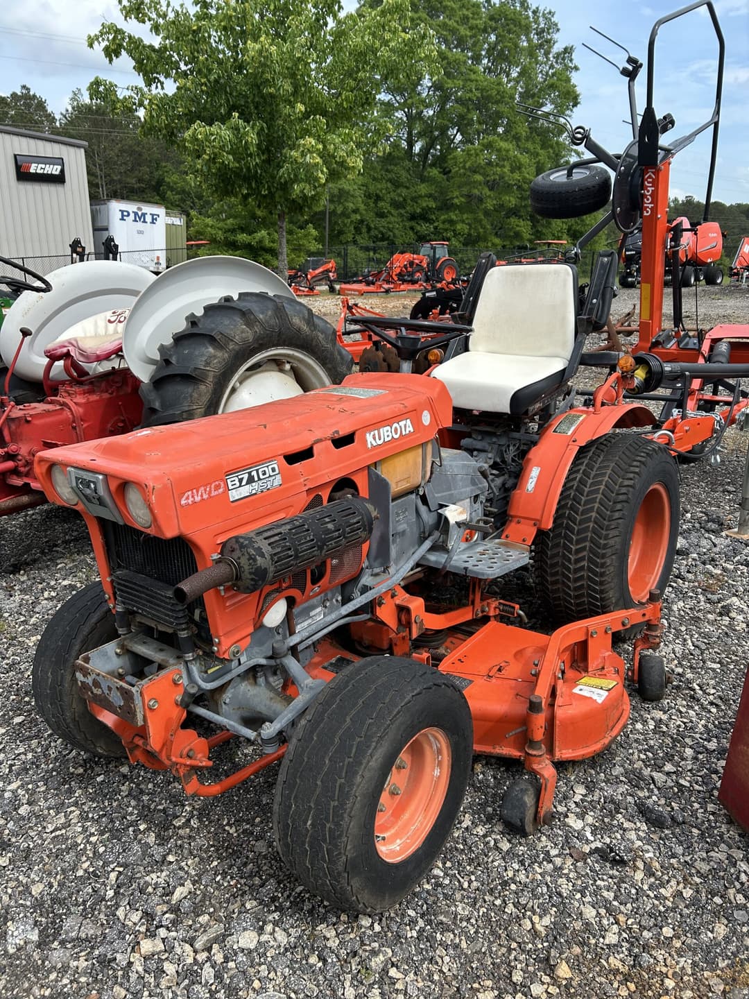 Image of Kubota B7100HST Image 1