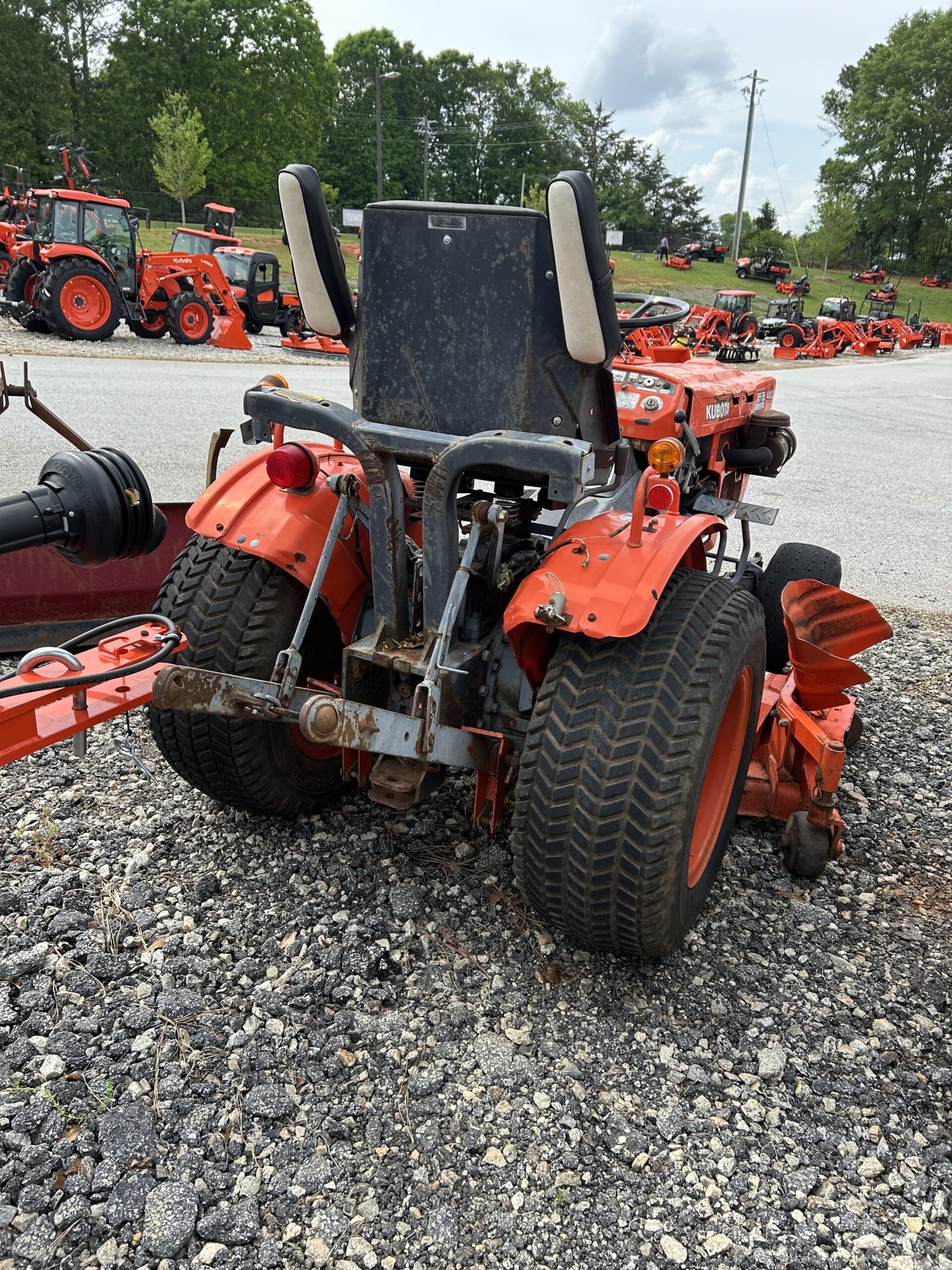 Kubota B7100HST Equipment Image0