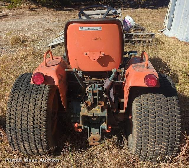 Image of Kubota B7200 equipment image 4