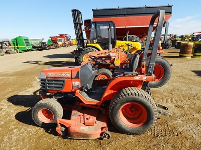 Image of Kubota B7300 equipment image 3