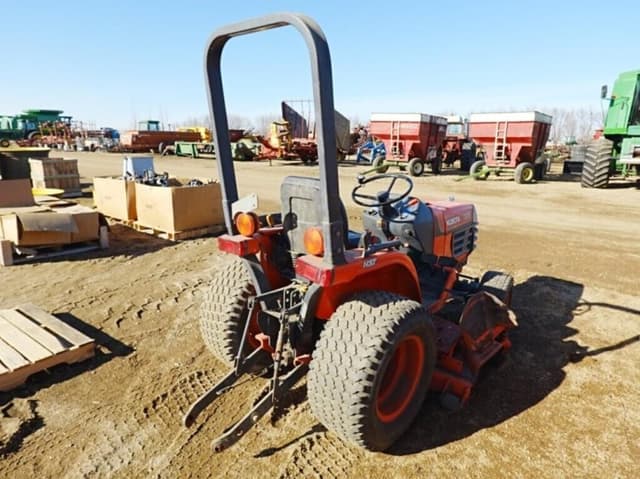 Image of Kubota B7300 equipment image 2