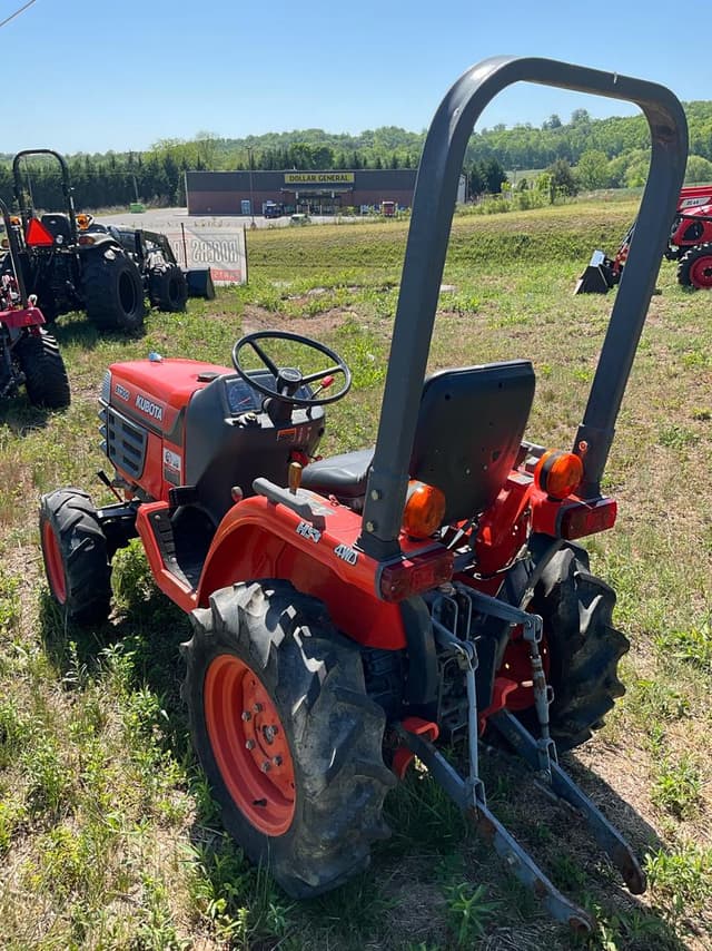 Image of Kubota B7300 equipment image 3