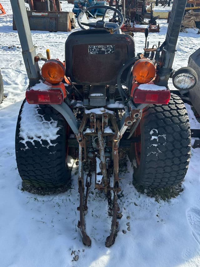 Image of Kubota B7300 equipment image 3