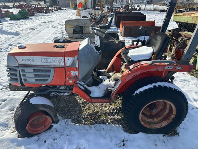 Image of Kubota B7300 equipment image 1