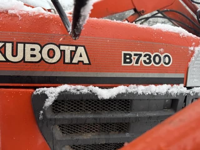Image of Kubota B7300 equipment image 3