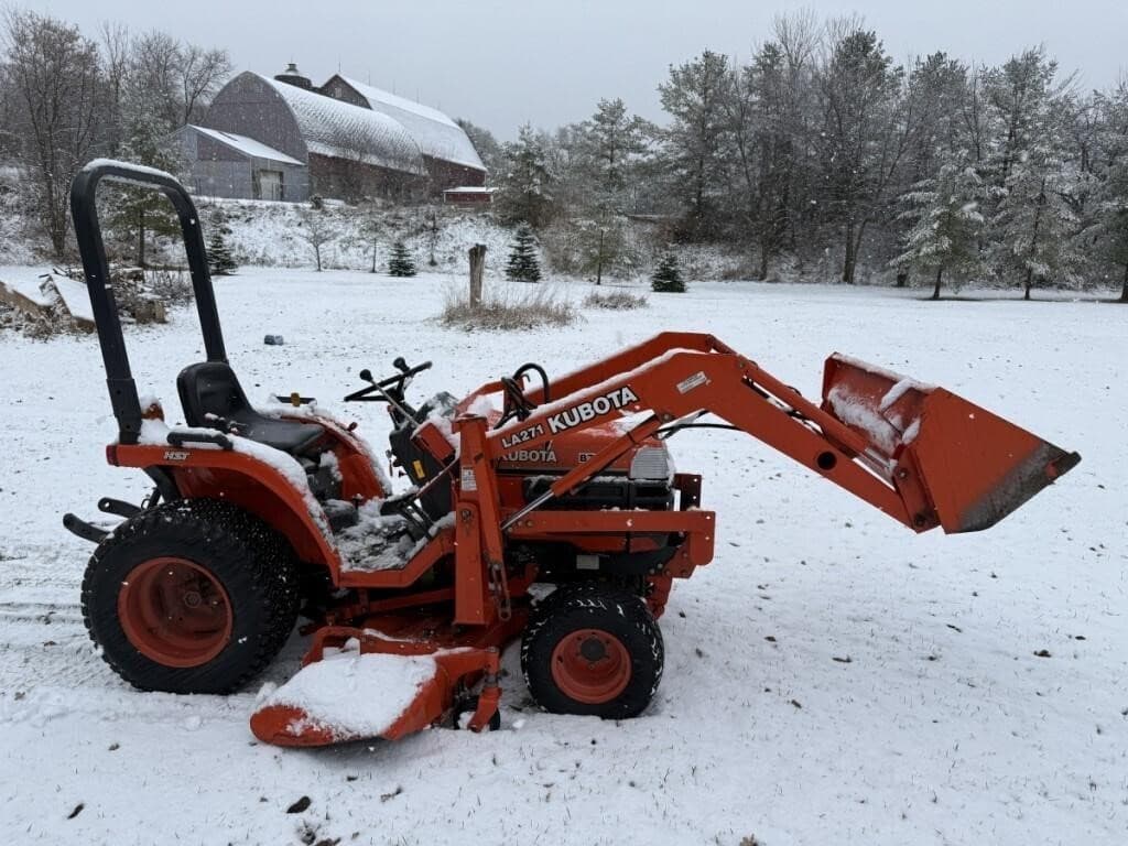 Image of Kubota B7300 Primary image