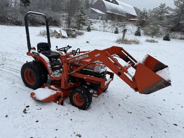 Image of Kubota B7300 equipment image 2