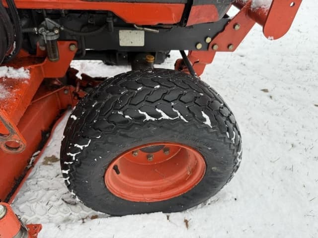 Image of Kubota B7300 equipment image 4