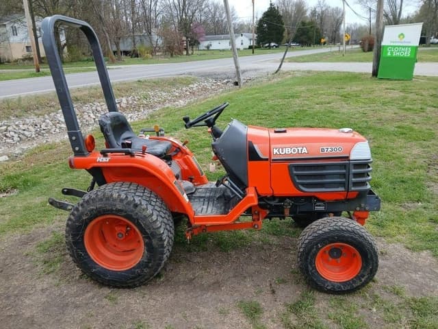 Image of Kubota B7300 equipment image 2
