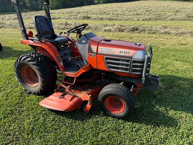 Image of Kubota B7300 equipment image 2