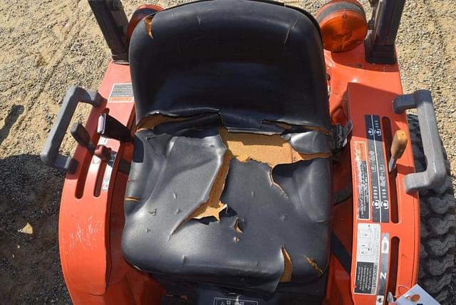 Image of Kubota B7300 equipment image 4