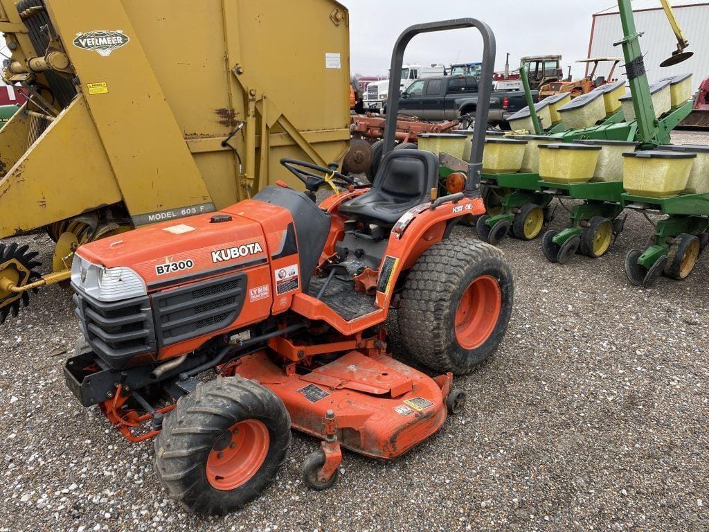 Main image Kubota B7300