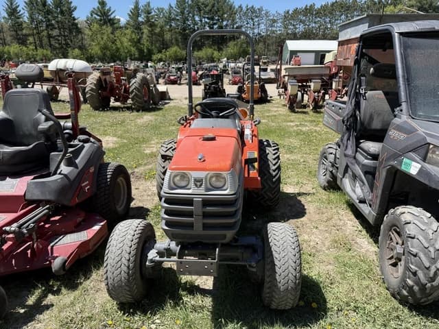 Image of Kubota B7300 equipment image 1