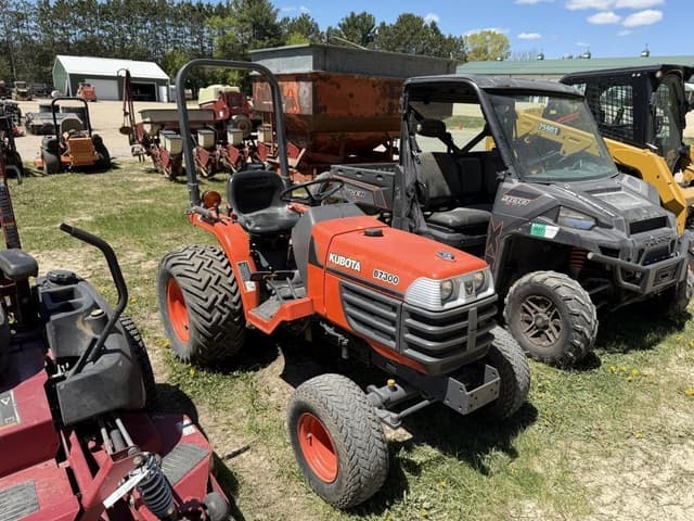 Image of Kubota B7300 equipment image 2