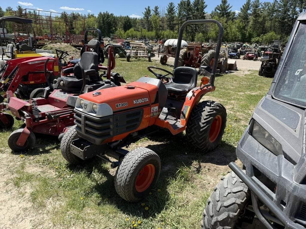 Kubota B7300 Equipment Image0