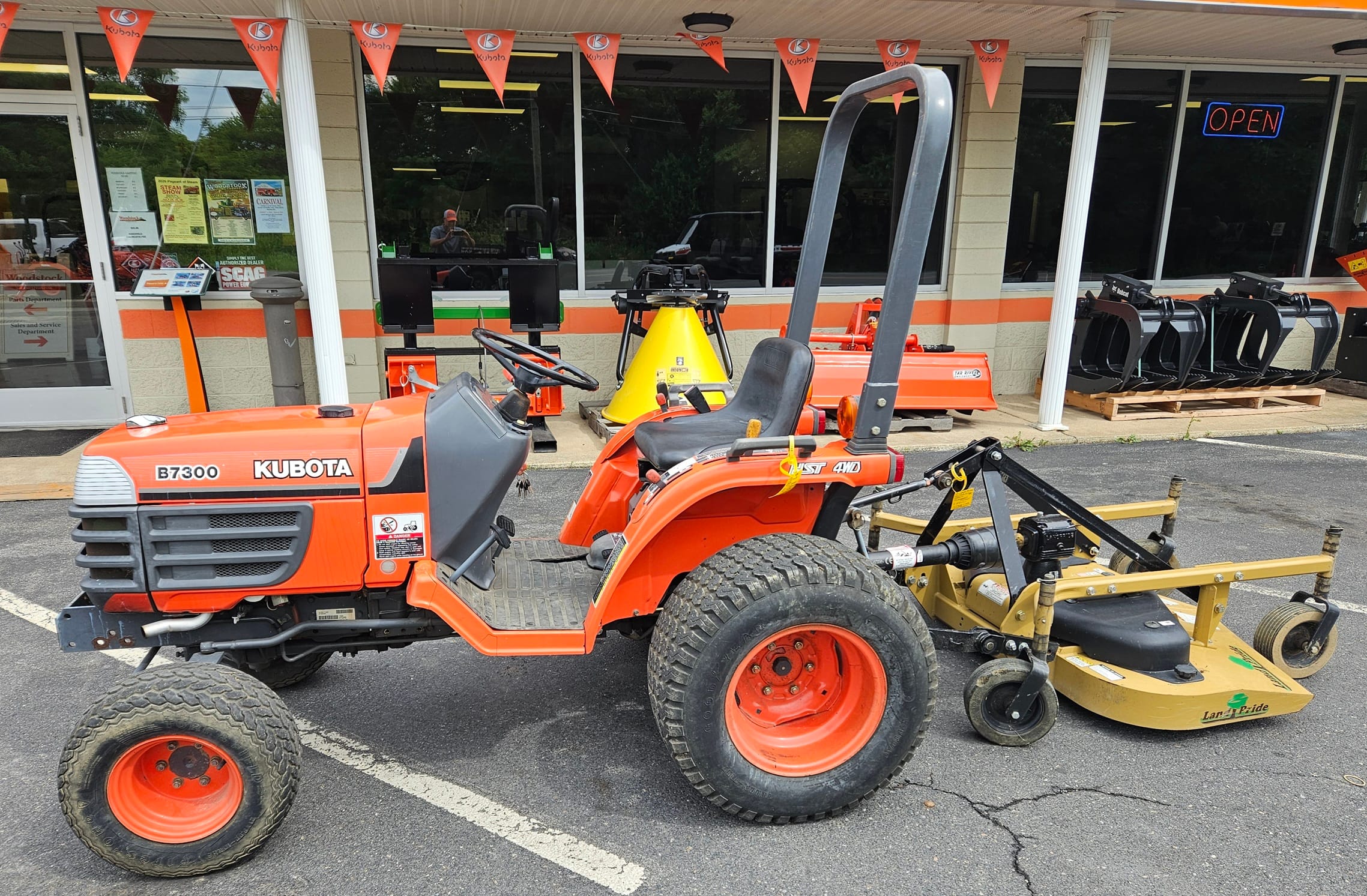 1999 Kubota B7300 Equipment Image0