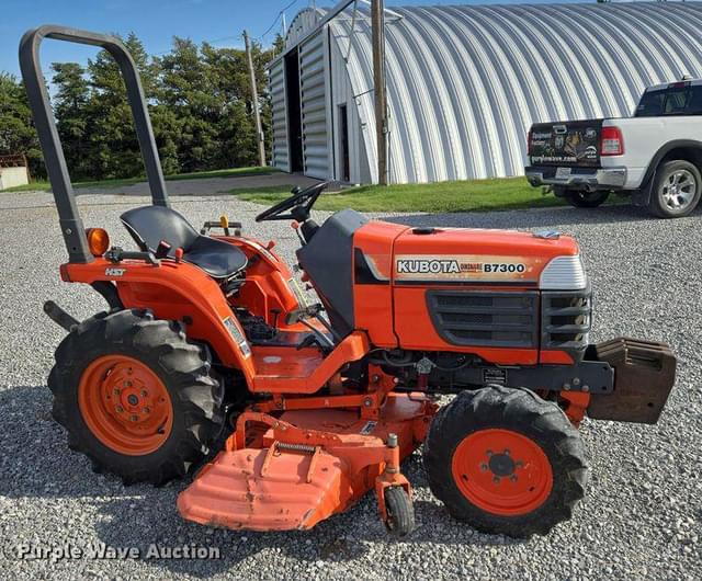 Image of Kubota B7300 equipment image 3