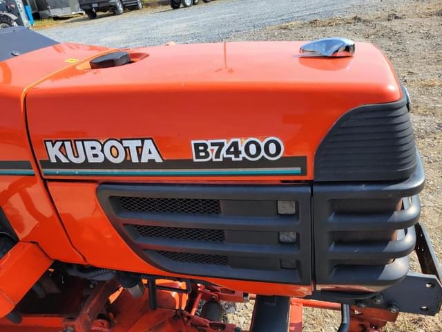 Image of Kubota B7400 equipment image 2