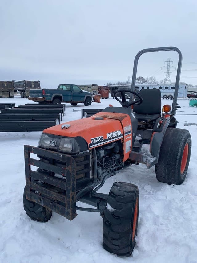 Image of Kubota B7500 equipment image 1