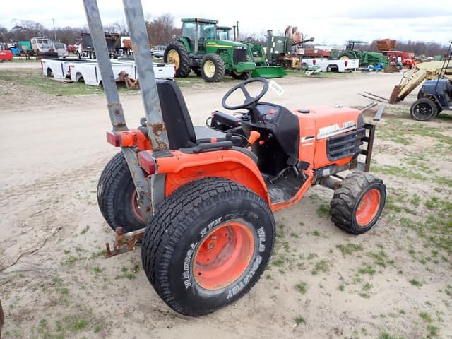 Image of Kubota B7500 equipment image 3