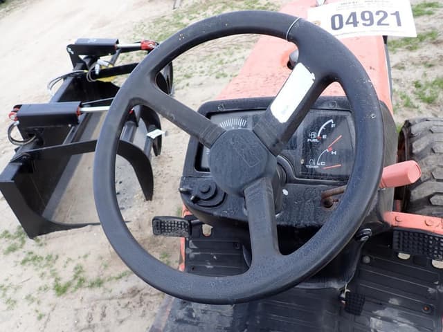 Image of Kubota B7500 equipment image 4