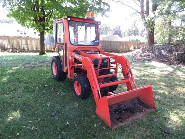 Image of Kubota B7500 equipment image 2