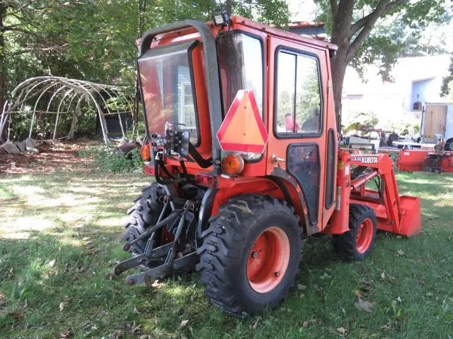 Image of Kubota B7500 equipment image 4