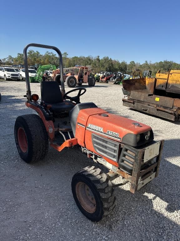 Image of Kubota B7500 equipment image 4