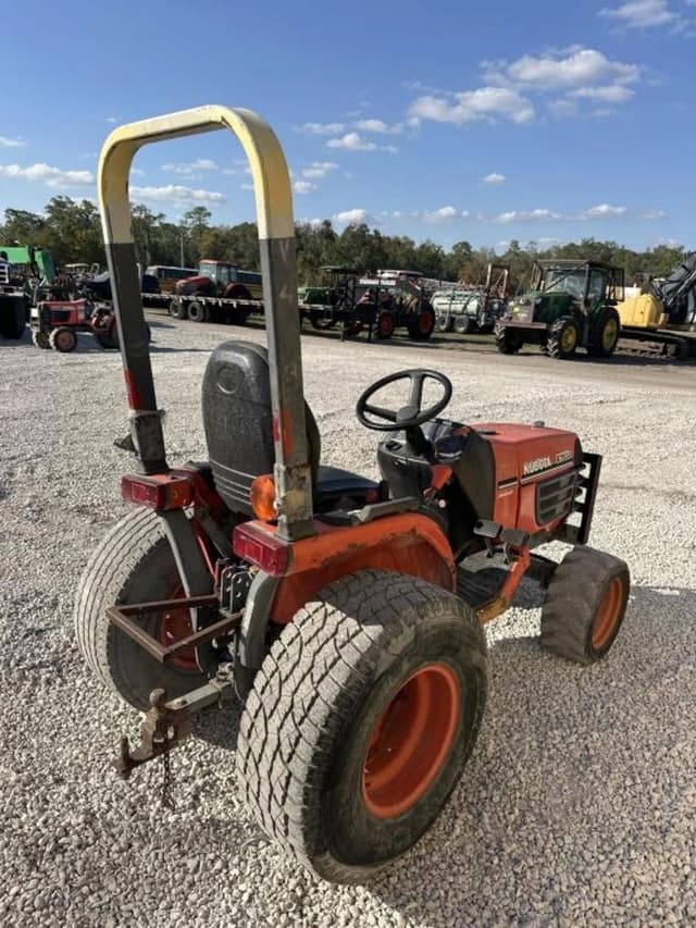 Image of Kubota B7500 equipment image 3