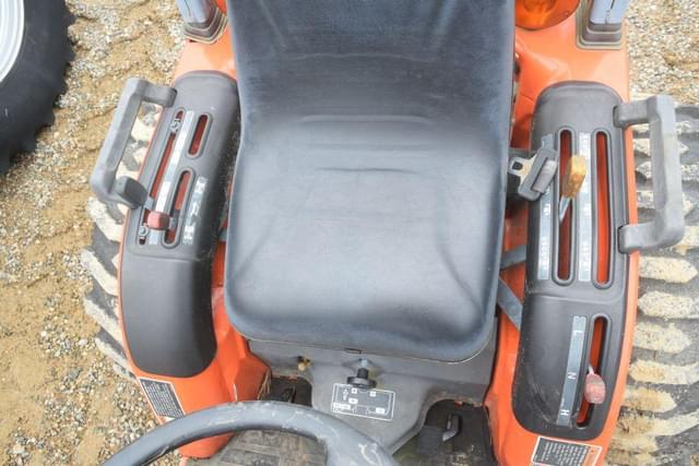 Image of Kubota B7510 equipment image 4
