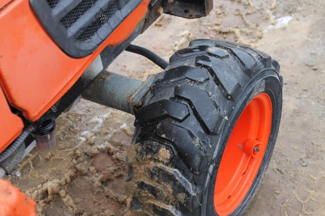 Image of Kubota B7510 equipment image 4