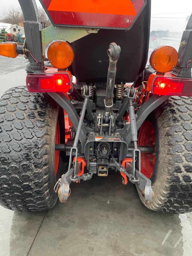 Image of Kubota B7610 equipment image 4