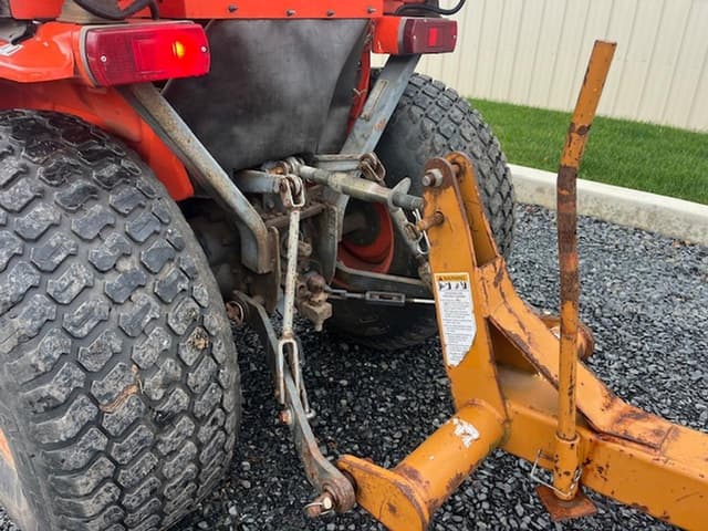 Image of Kubota B7800 equipment image 4