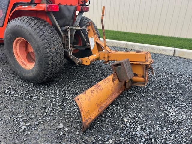 Image of Kubota B7800 equipment image 2