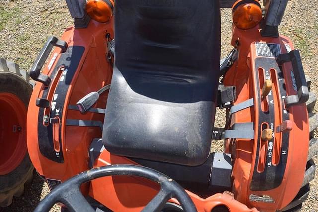 Image of Kubota B7800 equipment image 4