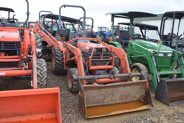 Image of Kubota B7800 equipment image 3