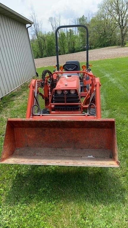 Image of Kubota B7800 equipment image 4