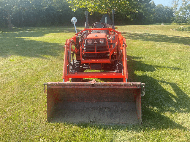 Image of Kubota B7800 equipment image 1