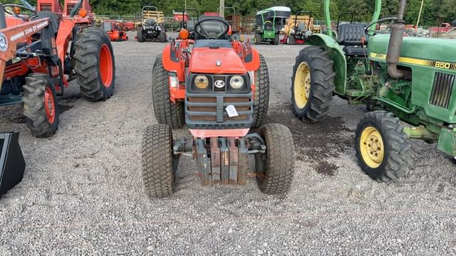 Image of Kubota B7800 equipment image 1