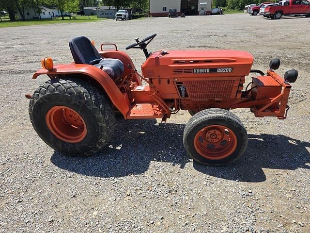 Image of Kubota B8200 equipment image 3