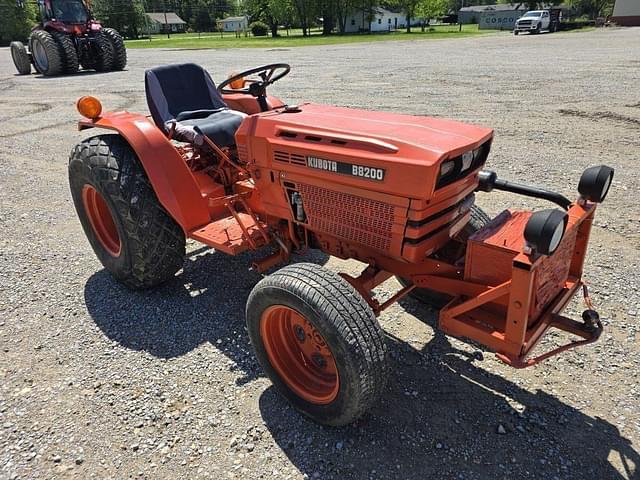 Image of Kubota B8200 equipment image 2