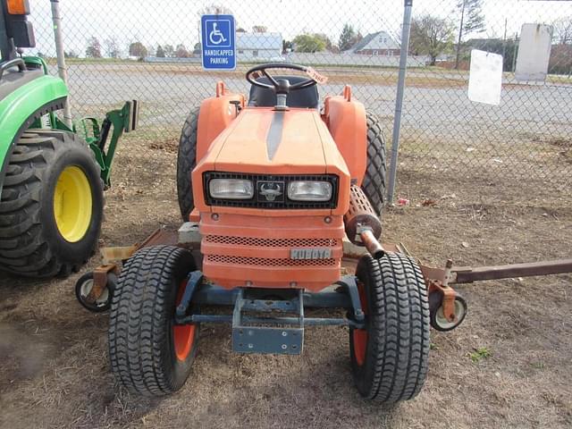 Image of Kubota B8200 equipment image 2