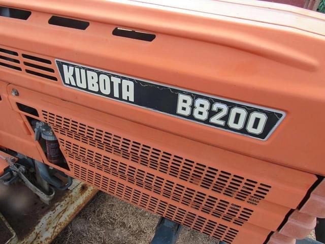 Image of Kubota B8200 equipment image 4