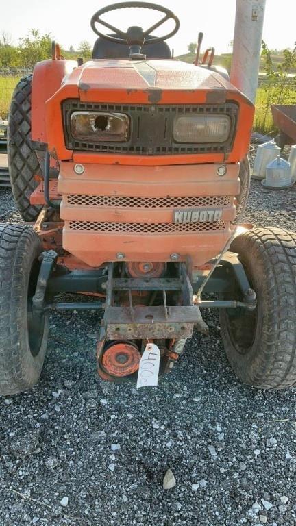 Image of Kubota B8200 equipment image 2