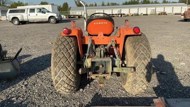 Image of Kubota B8200 equipment image 4